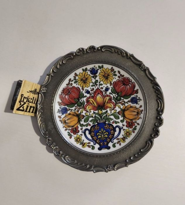 Decoratiune superba, cu eticheta
