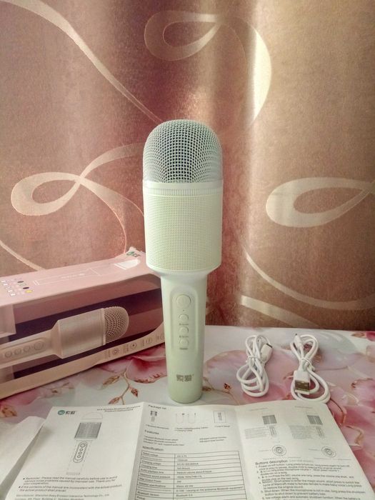 Микрофон караоке с колонкой.  MC8