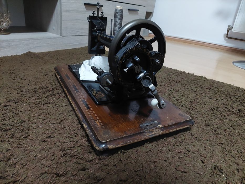 Vand masina de cusut antică functionala