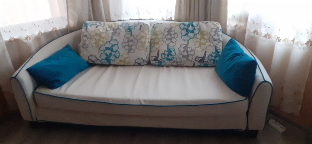 De vânzare, canapea semirotunda extensibila