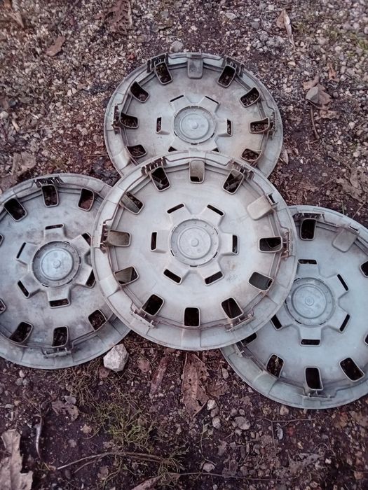 Продавам оригинални тасове от БМВ 15цола BMW