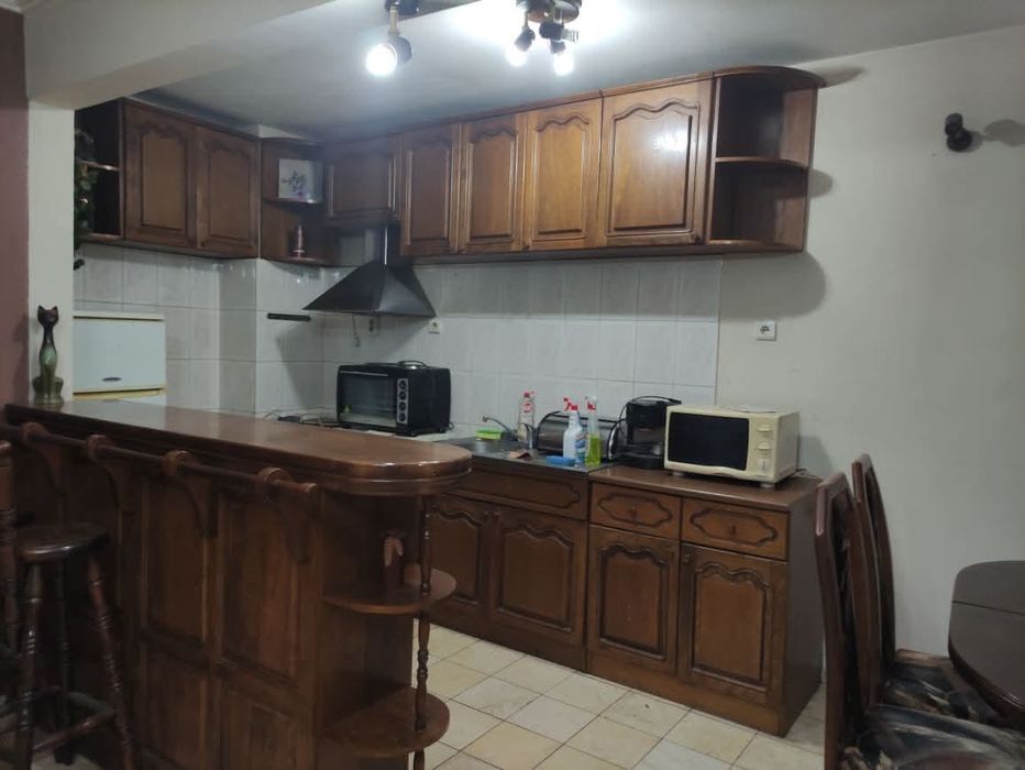 Давам под наем двустаен апартамент в нова кооперация