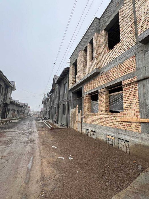 Ширибом Коллеж кучада жойлашган