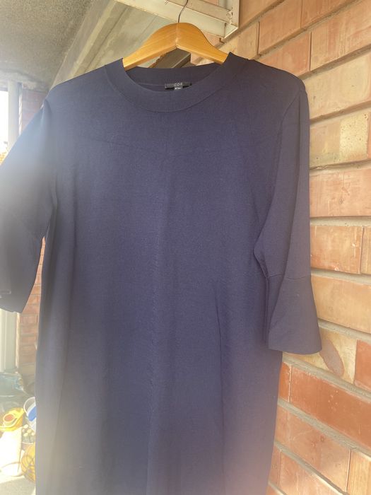 Тъмносиня рокля Cos от вискоза