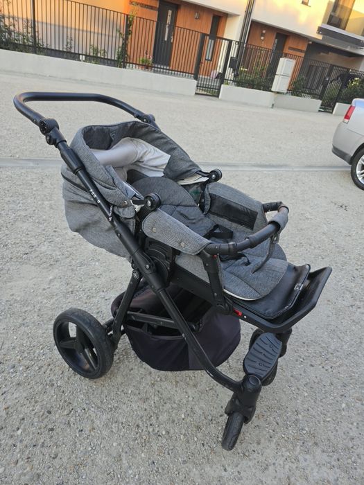 Cărucior 3 în 1 Adamex Reggio – complet echipat, stare foarte bună