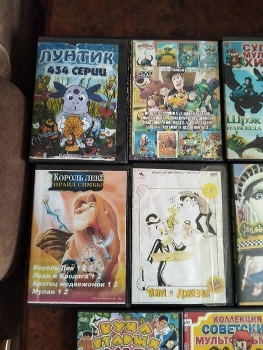 Продам ДВД диски с мультиками.