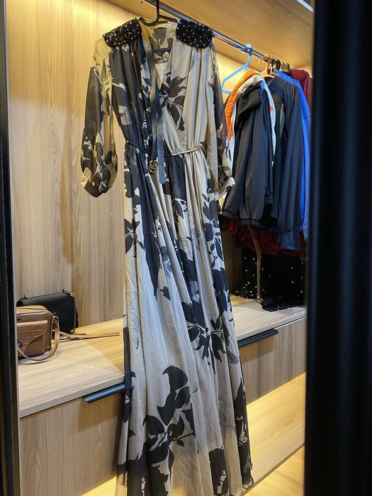 Продам Платья очень красивые