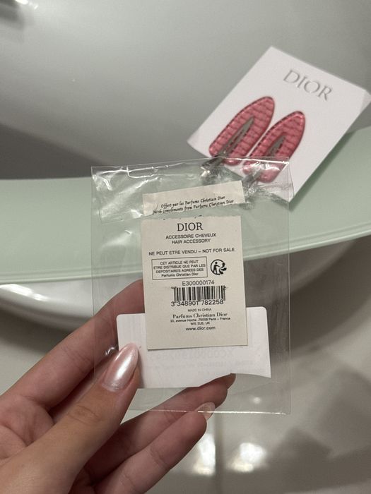 Agrafe Dior roz noi