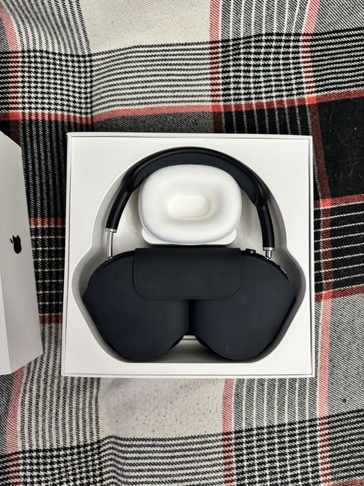 Продам наушники AirPods Max