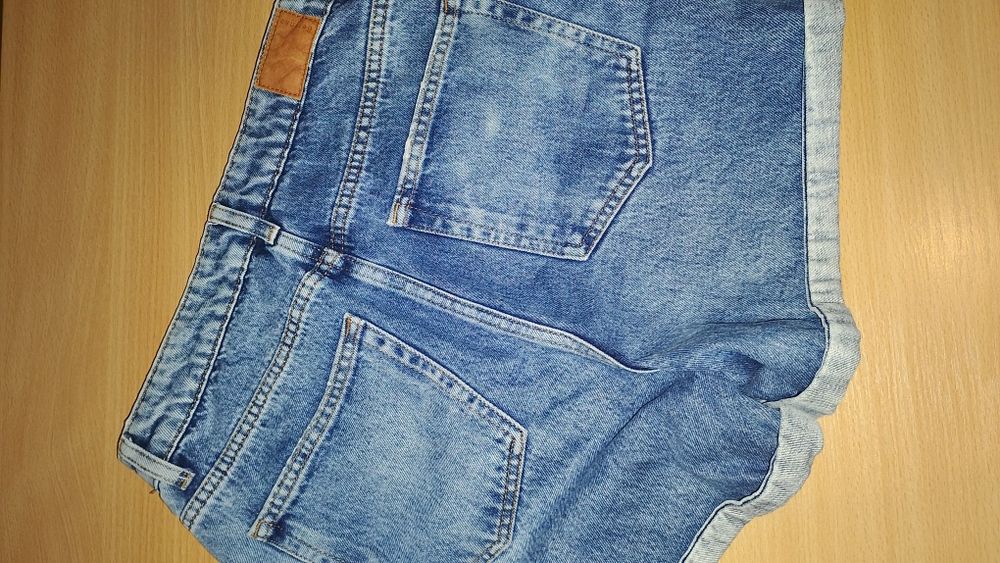 Къси дънкови панталонки, поли и дънки