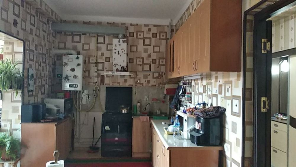 Яшнабадский район крестик 40-лет  4 комнатная квартира