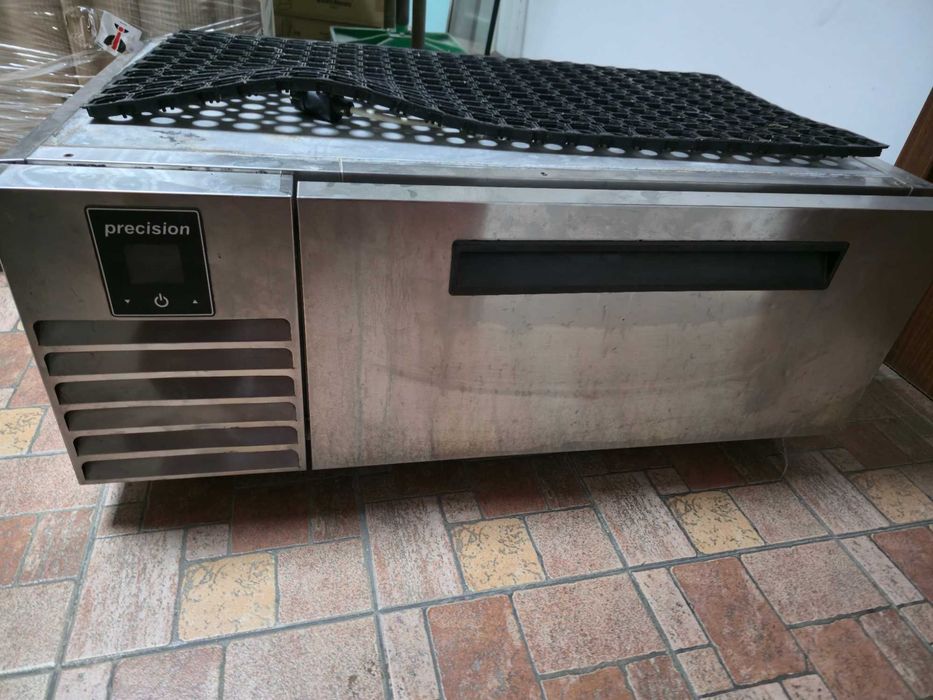 Под-плотов хладилник чекмедже Precision GN2/1