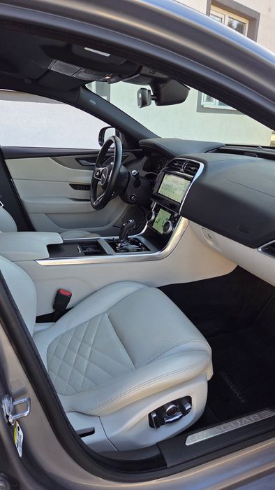 Jaguar Xe 2.0 Benzina