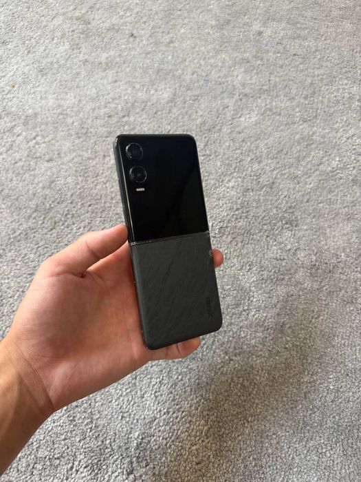 Infinix Zero Flip Noyob telefon