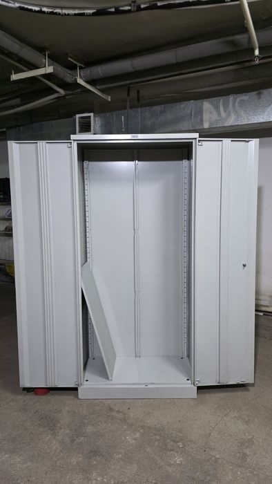 Шкаф металлический. Стеллаж. Практик.