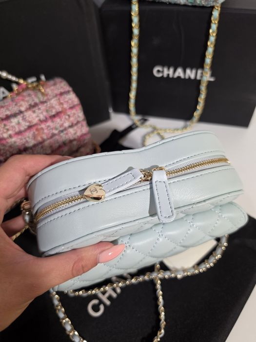 Налична чанта Chanel Heart Bag синя
