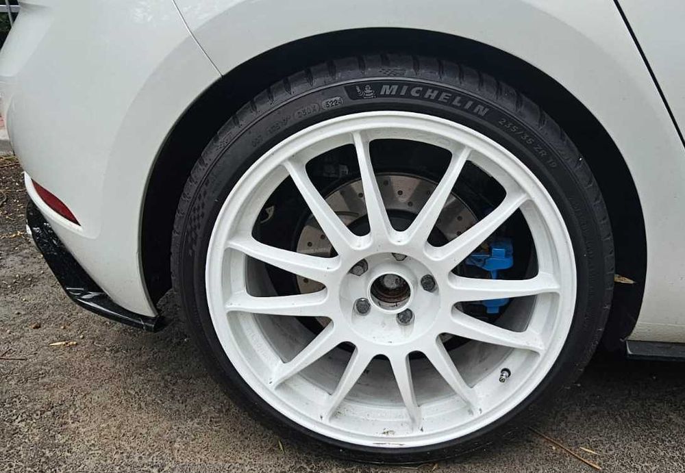 vand jante OZ Racing Superleggera R19