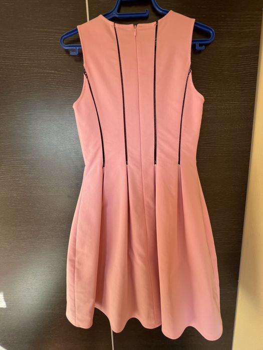 Елегантна барби розова рокля.