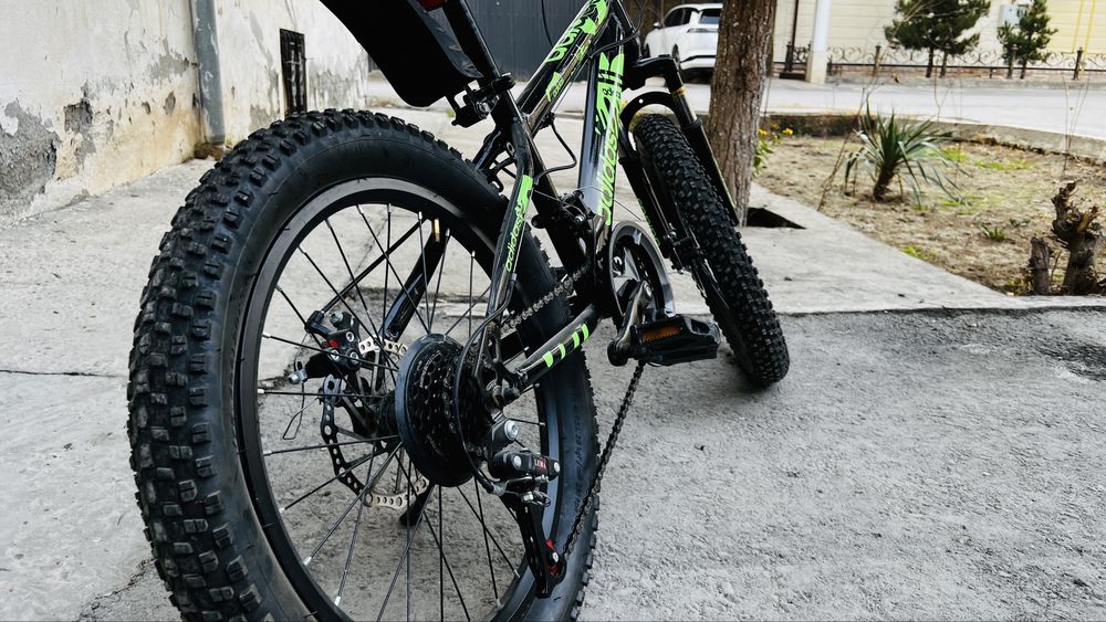 Велосипед среднего размера