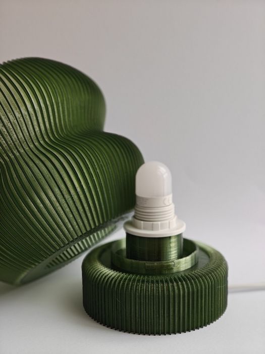 Aura Ripple Lamp – Lampă 3D printed, design parametric, bec inclus