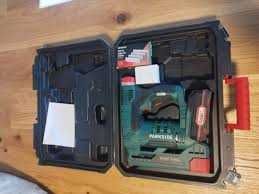 Capsator pe acumulator 20V,  model Parkside 20 V PAT 20-Li A1, LED integrat, magazie cu indicator de umplere, Verde