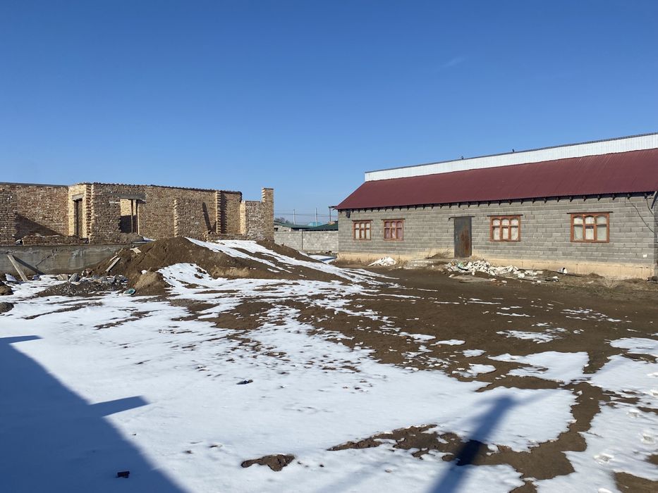 Продается не достроенный дом.