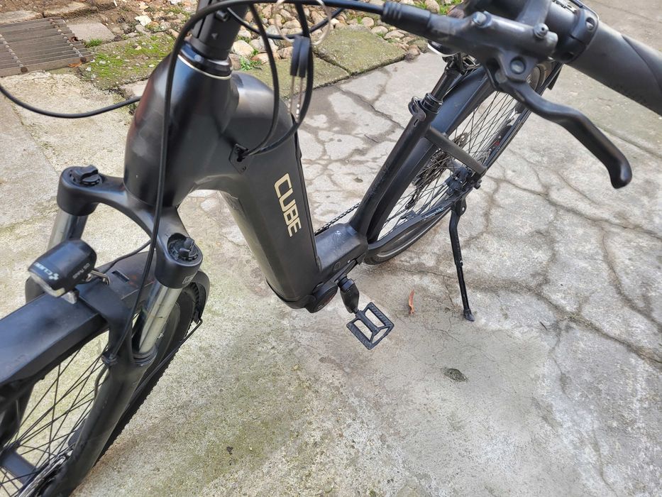 Bicicleta  electrica cube  28