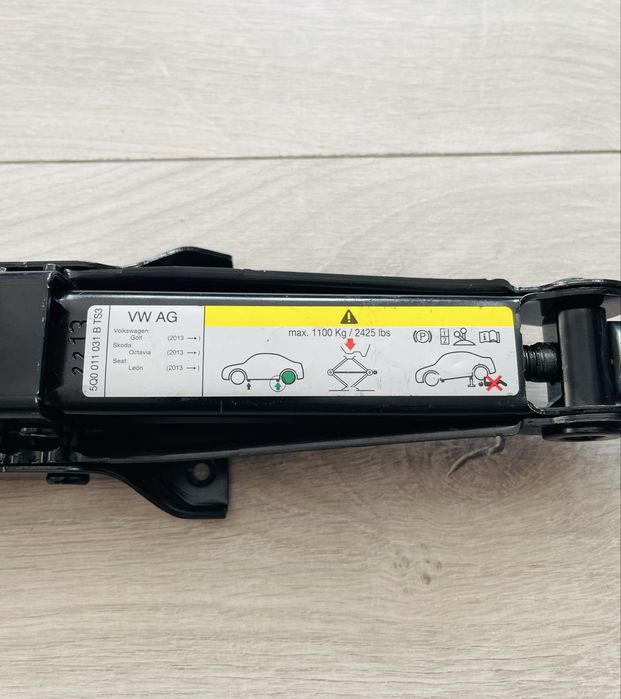 Оригинален крик за VW / Skoda / Seat