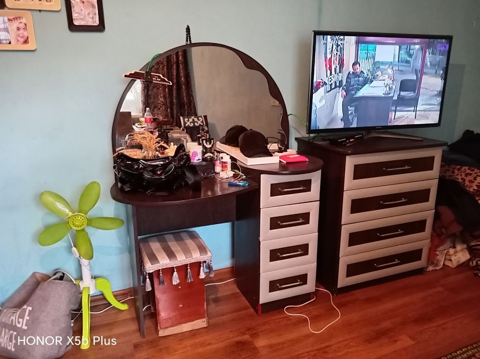 Комод и тумба с зеркалом