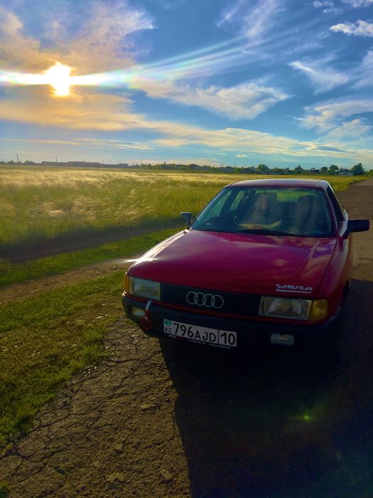 Audi.      80  b3