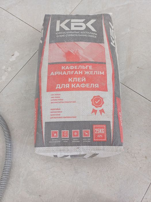 Продам дёшево кафельный клей