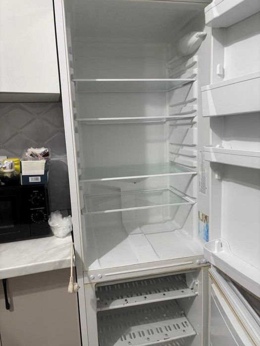 Продается холодильник Indesit в нерабочем состоянии