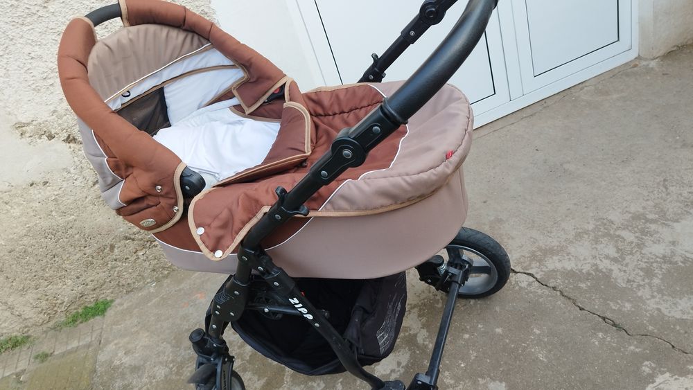 Продавам бебешка количка ZIPP (с два коша) само за 90 лева!