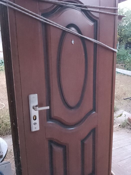 Продавам пвц врата със каса