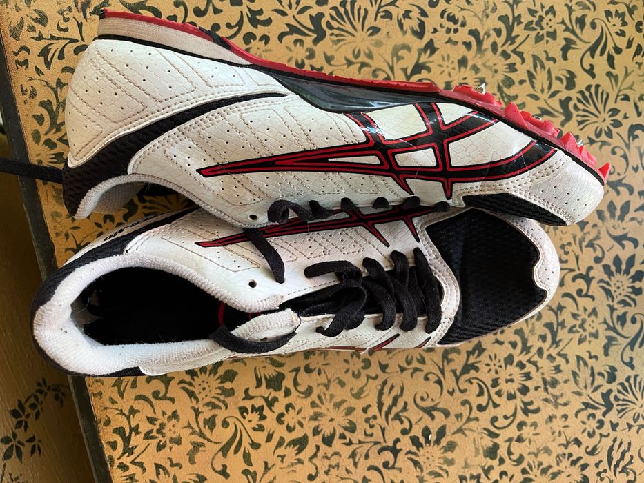 Шпайкове за лека атлетика asics