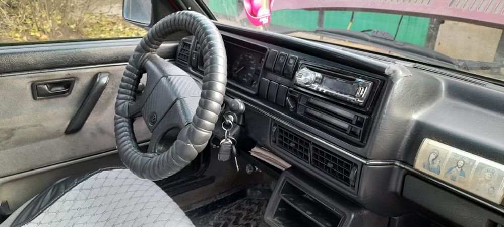Машина Jetta 1990