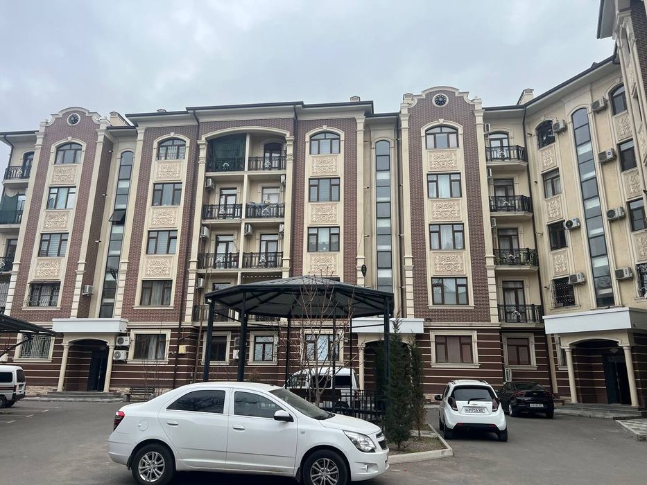 Uoy sotiladi 2x 2-etaj Qoraqamish 2/1 Alo toyhona yonda.