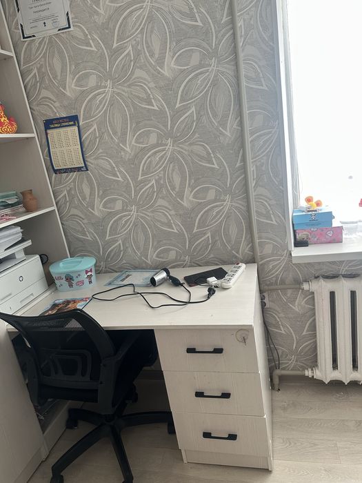 Компактный шкаф с столом