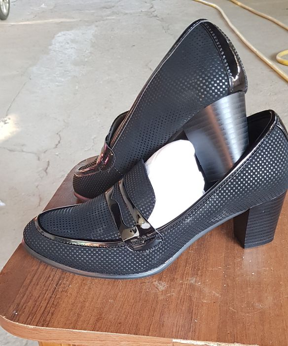 Продам женскую обувь