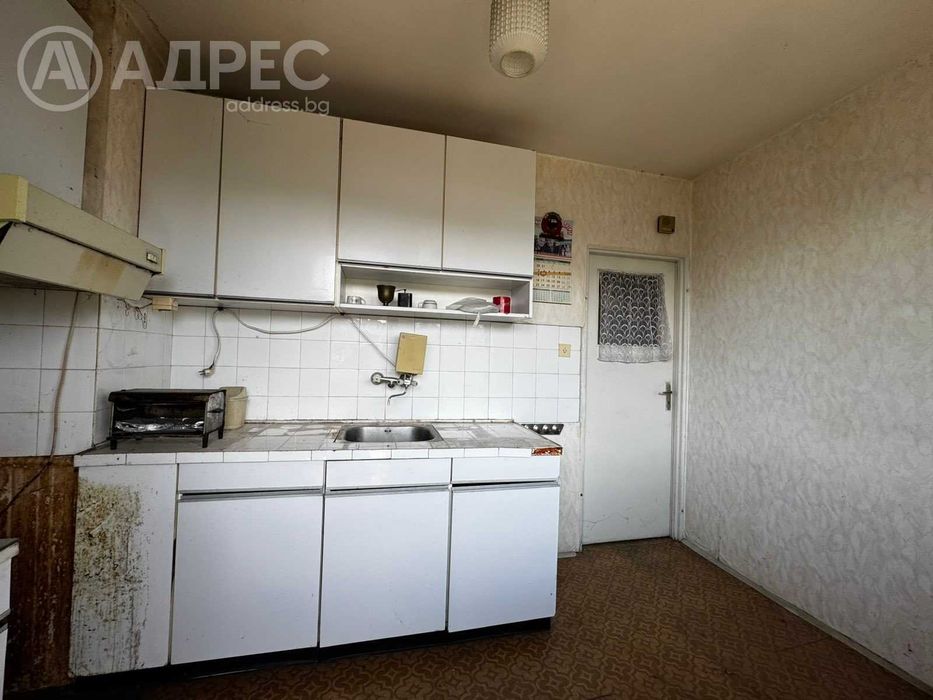Двустаен апартамент, Широк Център, 56 кв.м., ет. 8, за ремонт