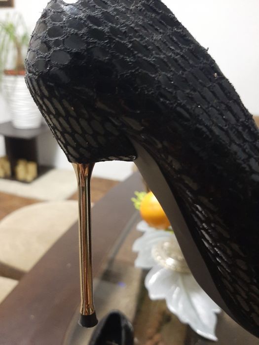 Елегантни обувки на ток