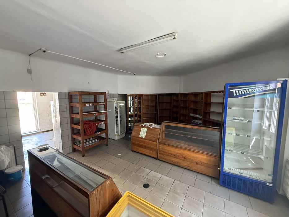 Inchiriez SPATIU COMERCIAL 42m2/Strada Constitutiei
