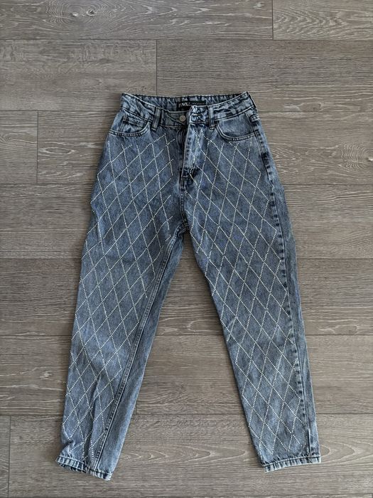 Дънки с камъни Mom Fit