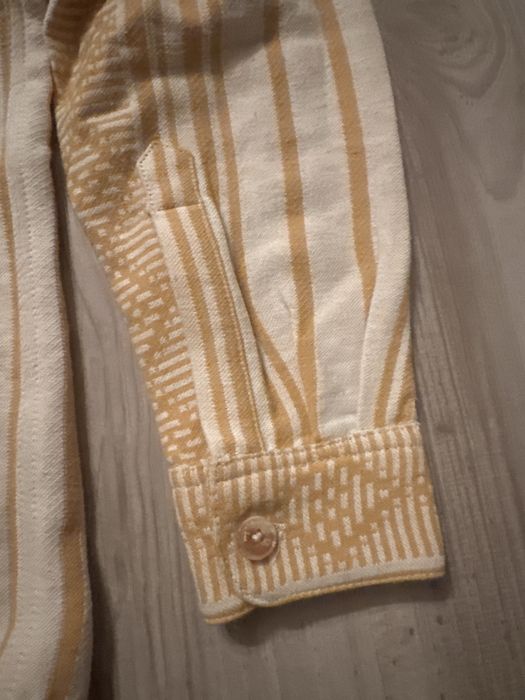 Zara Яке запазено