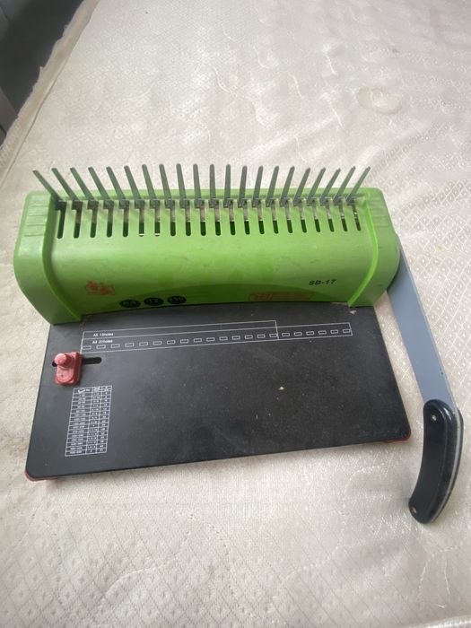 Дырокол для переплетов