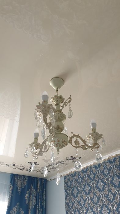 Продам люстру 3рожк.