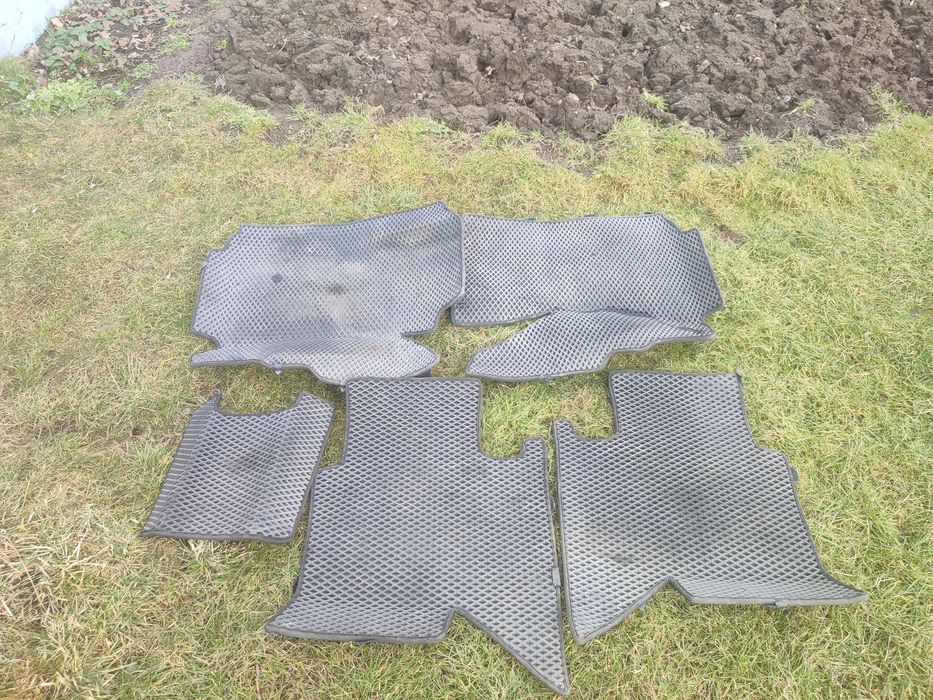 Продам коврики Ева на ХайЛюкс