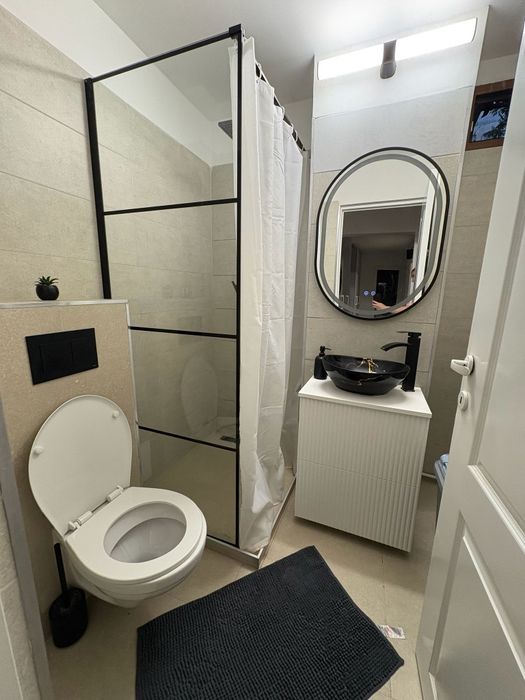 Schimb apartament 4 camere, 100 mp, renovat complet + boxă 50 mp, cu casă