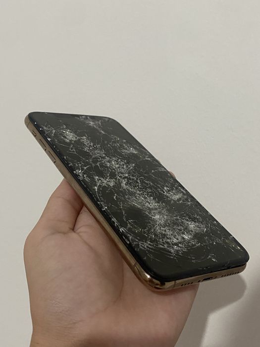 Продам IPhone 11 Pro Max 256 ГБ