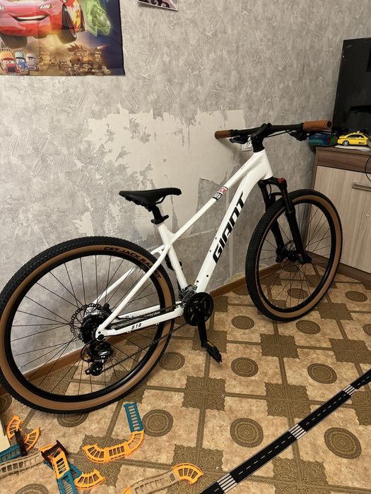Продам велосипед Giant ATX810